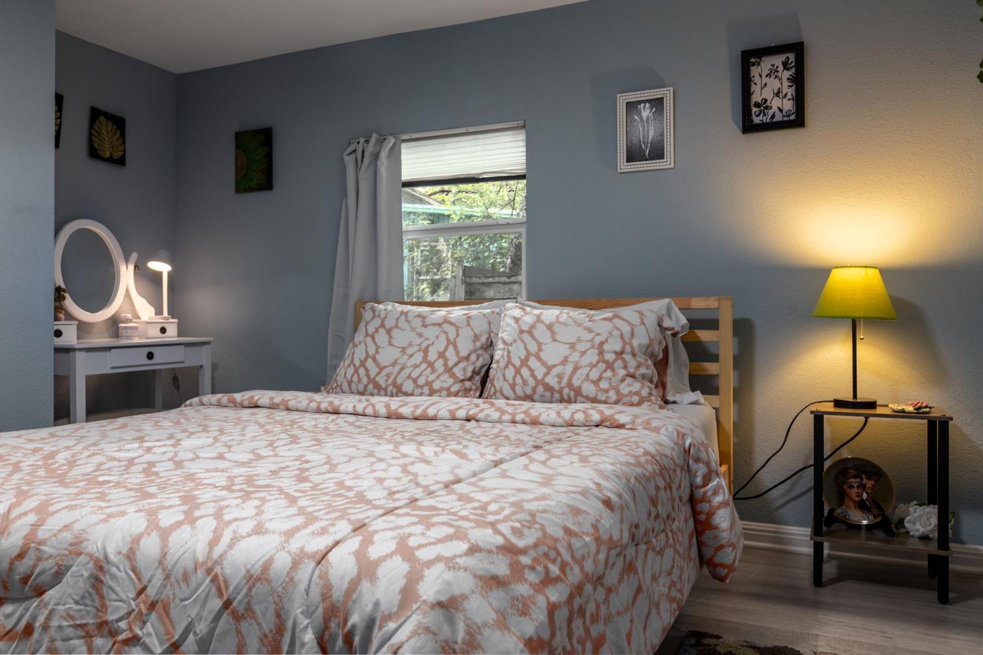 Award Winning Cultural Heritage Near Downtown - Walk To 6th Street * Austin