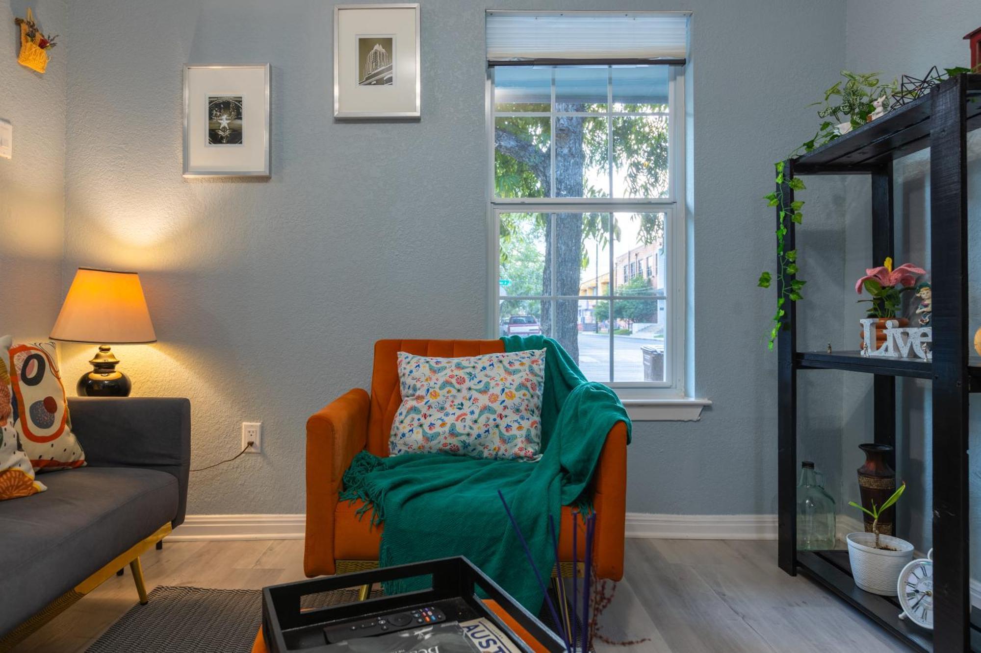 Award Winning Cultural Heritage Near Downtown - Walk To 6th Street